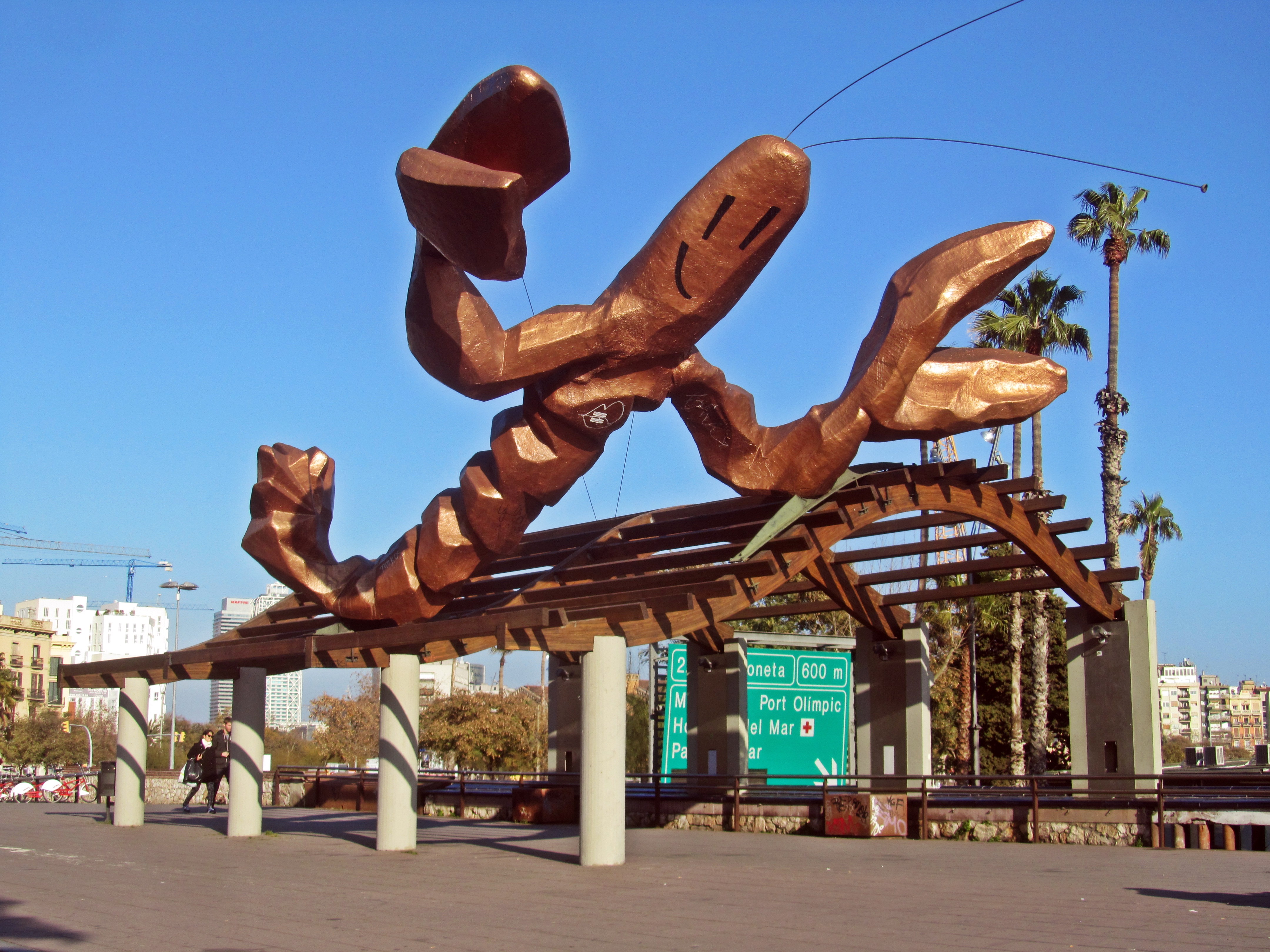 Monuments Shrimp and head of Barcelona - Барселона Путеводитель